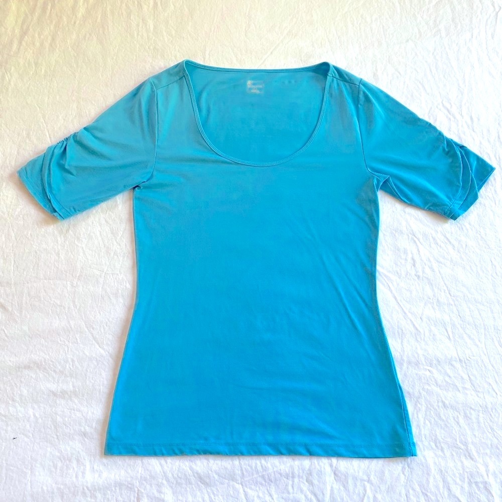 Title Nine Blue Short Sleeve Tee With Ruched Sleeves Women's Medium